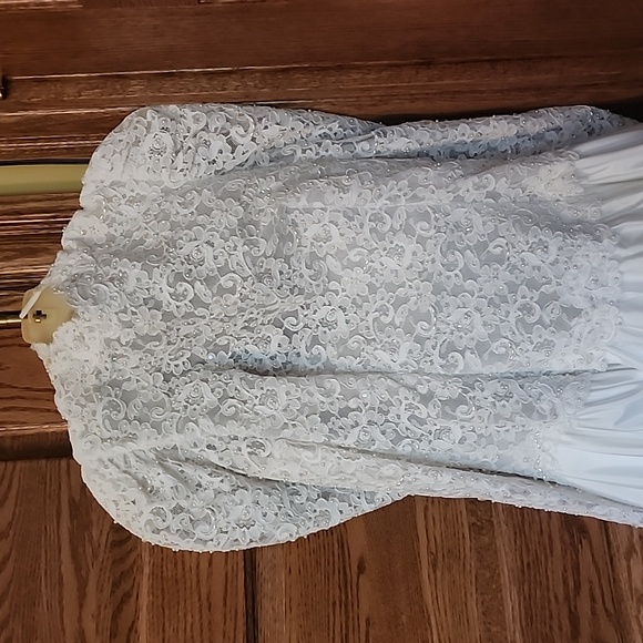 Int. Ladies Garment Workers Union Vtg. Victorian Wedding gown sold as is - Picture 3 of 10